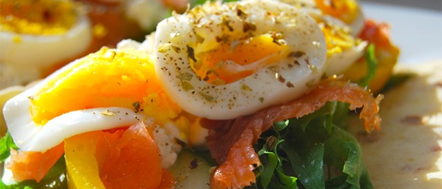 Speltlompe med egg og laks egglaks