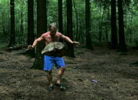 Fitnessbloggen leker seg med tung sten