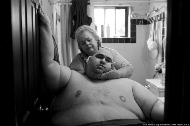Nov. 9, 2010. At almost 600 pounds, Hector Garcia, Jr. found simple daily tasks like bathing a challenge. He struggled to walk across the hall from his bedroom to the bathroom so that his mother, Elena, could wash him after cutting his hair. A month before, Hector started dieting after he realized he was close to his highest known weight, 636 pounds. (Lisa Krantz/San Antonio Express-News/ZUMA Press/Corbis)